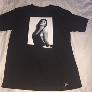 Model graphic tee