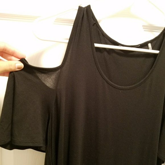 Black cold shoulder tunic - Picture 3 of 4