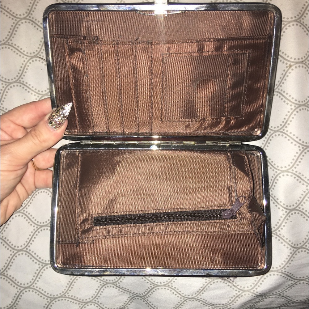 Clam shell wallet - Picture 3 of 3