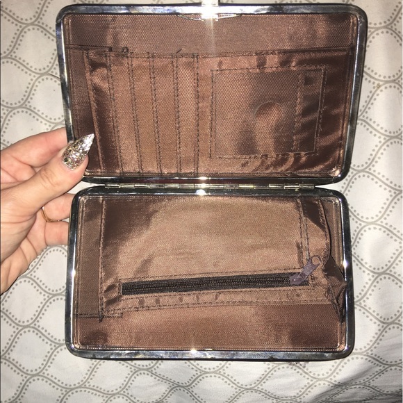 Clam shell wallet - Picture 3 of 3