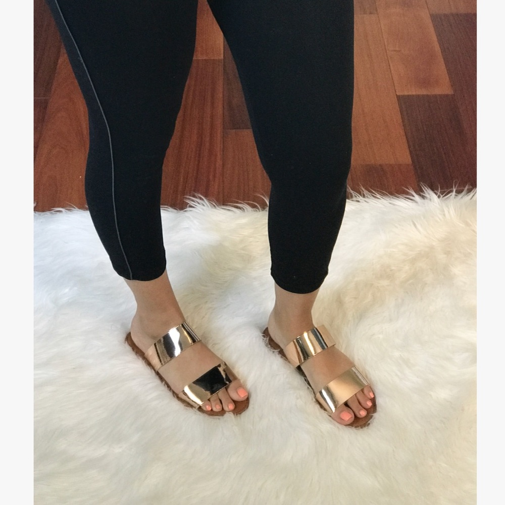 •FINAL PRICE SALE• Rose Gold Metallic Sandals - Picture 4 of 7