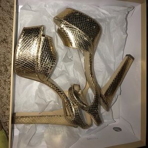 Snakeskin Michael Kors heels 6"