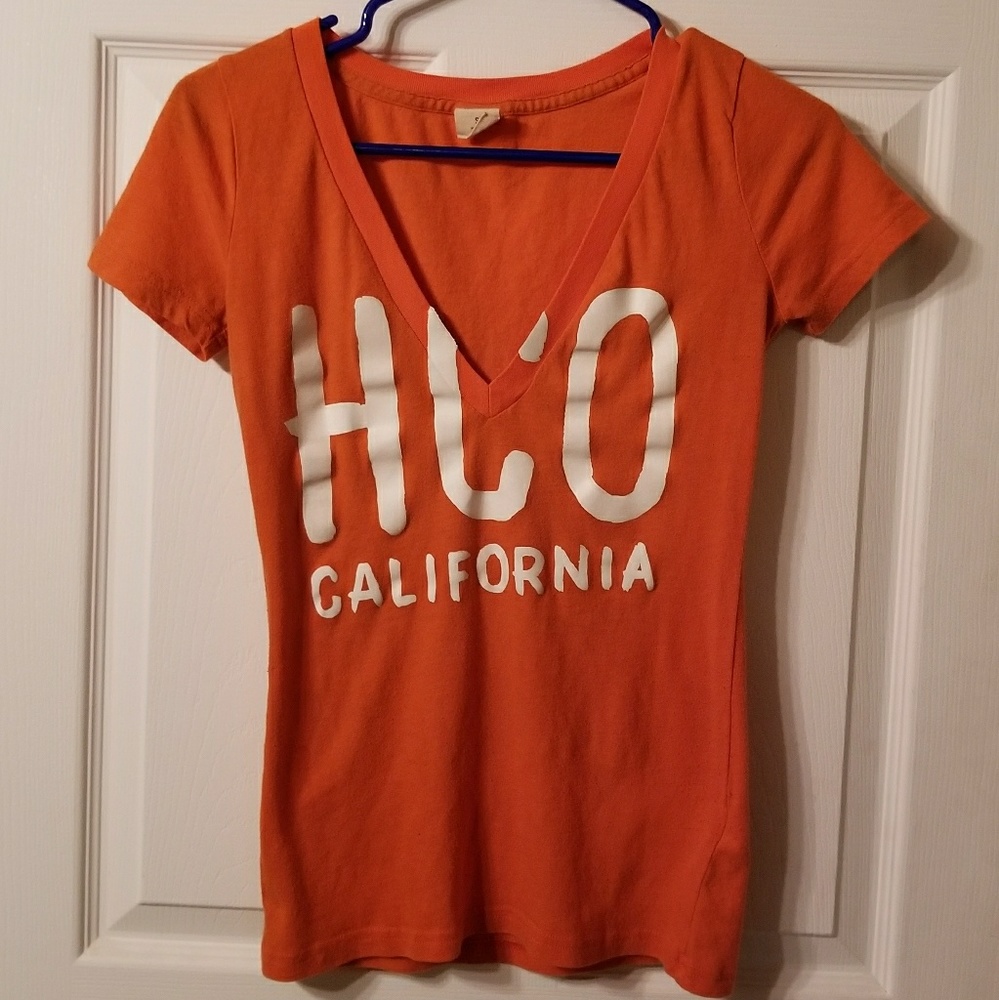 EUC Hollister short sleeved V neck