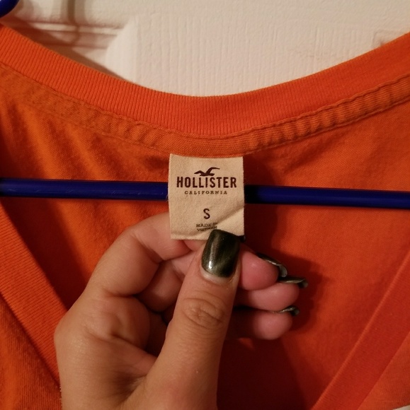 EUC Hollister short sleeved V neck - Picture 3 of 3