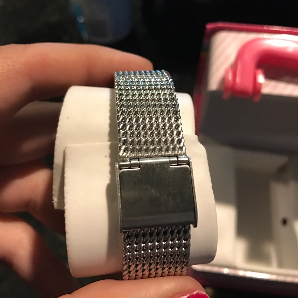 NEW Hello Kitty Watch - Picture 2 of 4