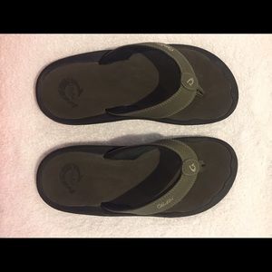 Olukai mens flip flops US M 10