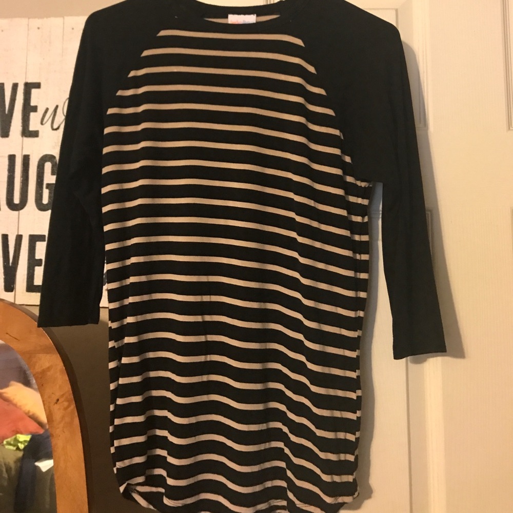 Lularoe Randy XS tee. Legging material.