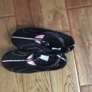Swim shoes