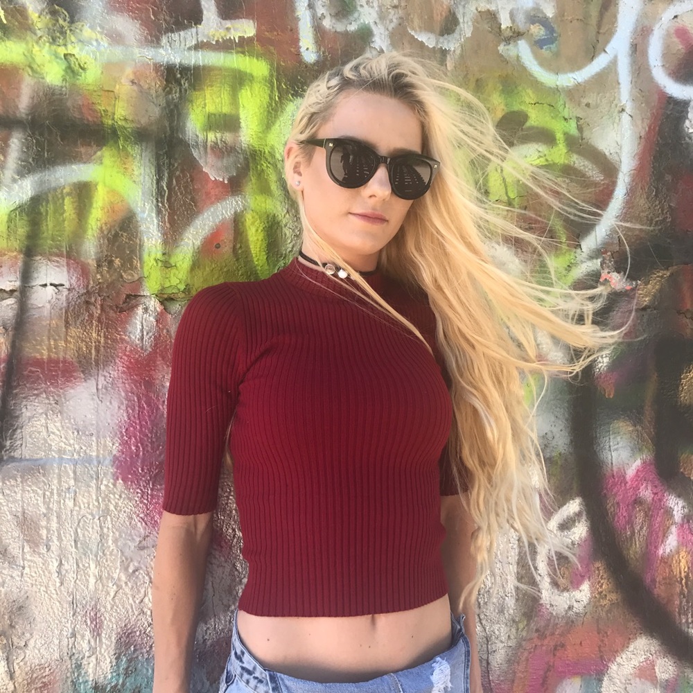 Ribbed Quarter Sleeve Turtleneck