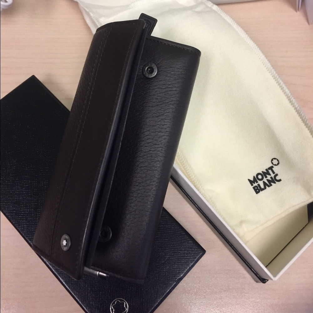 NIB Mont Blanc soft leather key case L😍😍