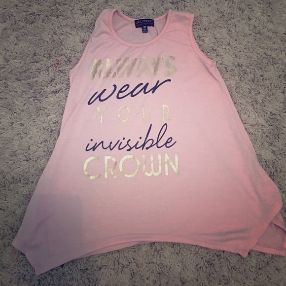 A pink shirt - Picture 1 of 1