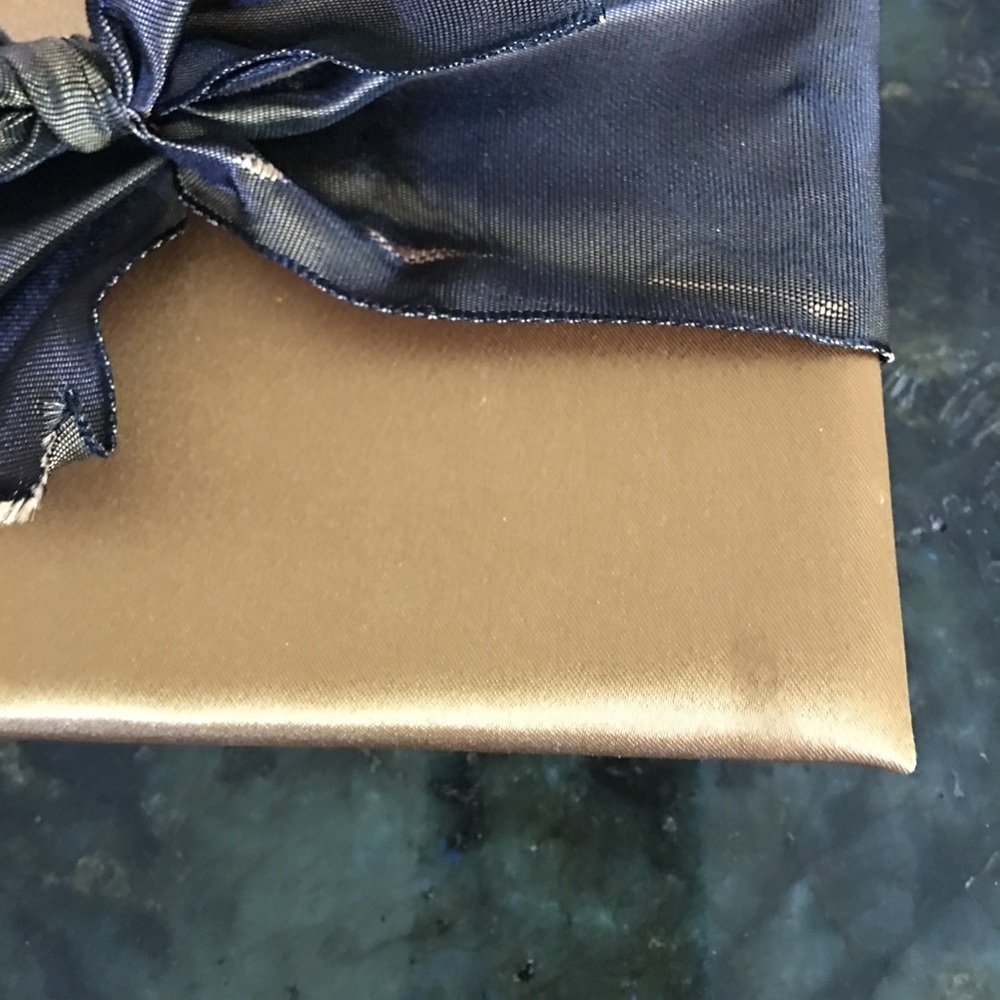 Padded box - Picture 3 of 3
