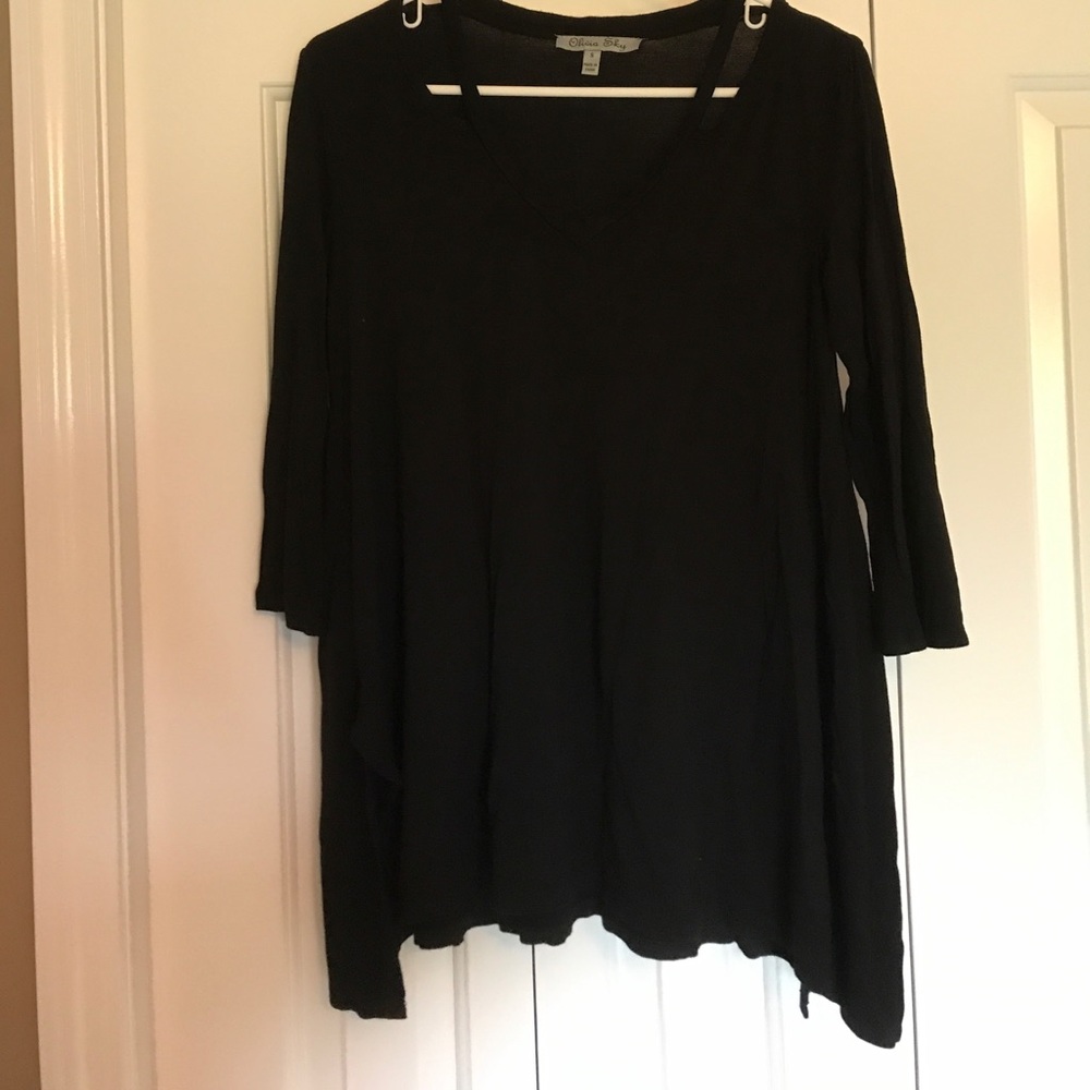 Black top with slits