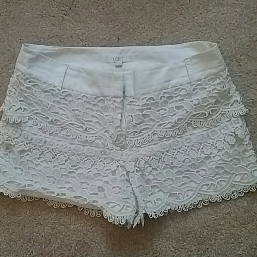 LOFT lace shorts Sz 8
