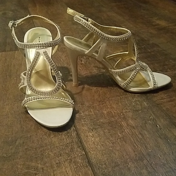 Perfect Condition Ivry Heels - Picture 2 of 3
