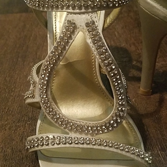 Perfect Condition Ivry Heels - Picture 3 of 3