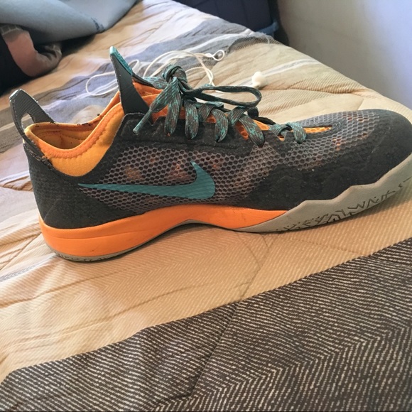 Nike Zoom Crusader basketball shoes - Picture 2 of 3