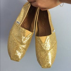 B2GO • Beautiful Gold Limited Edition Toms • S8