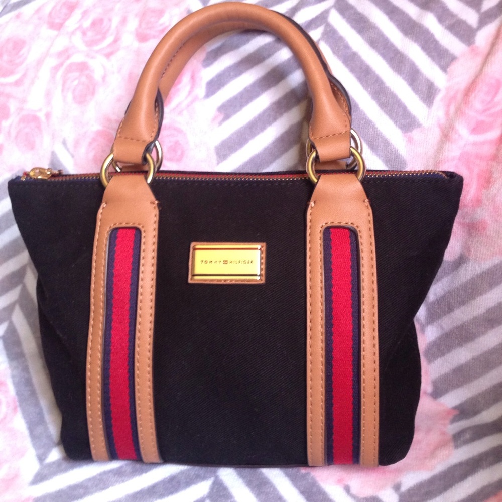 Small Tommy Hilfiger Purse nwot