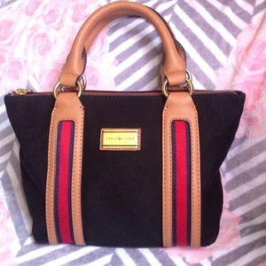 Small Tommy Hilfiger Purse nwot