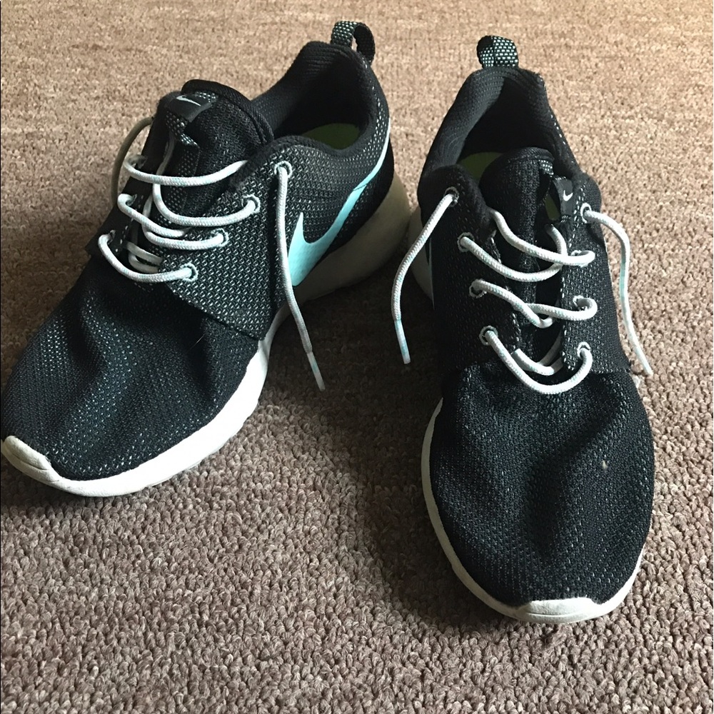 Women's Black Nike Roshe Run