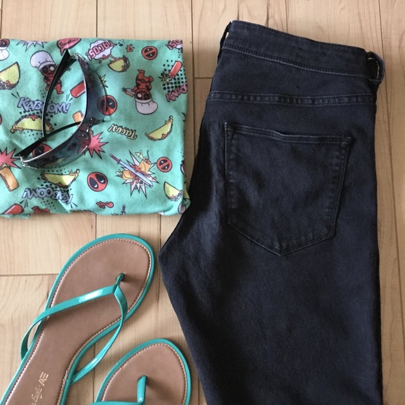 Low Rise Black Faded Cropped Stretch Jeans! - Picture 2 of 7