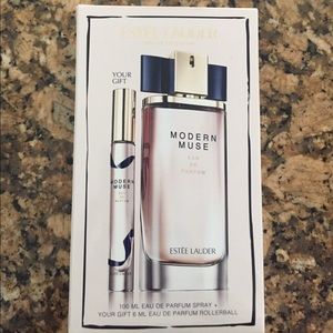 Estée Lauder Modern Muse travel exclusive set