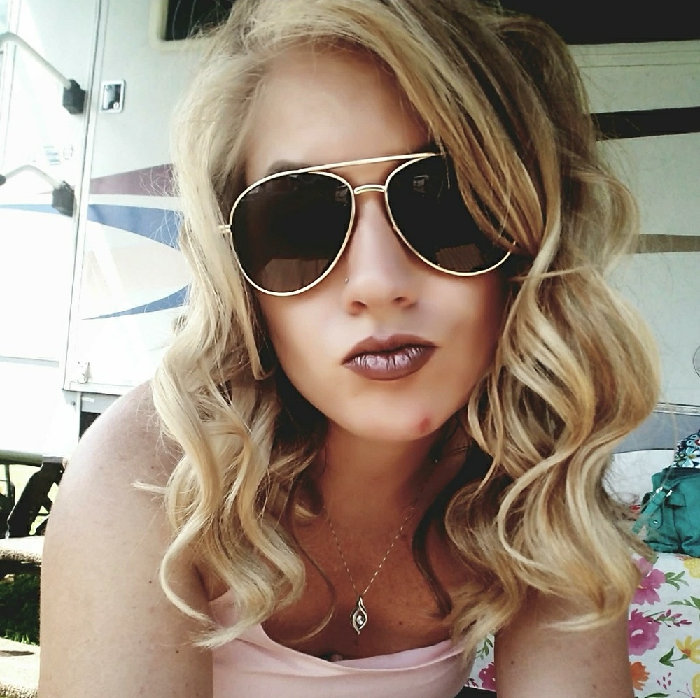 Meet your Posher, Eve