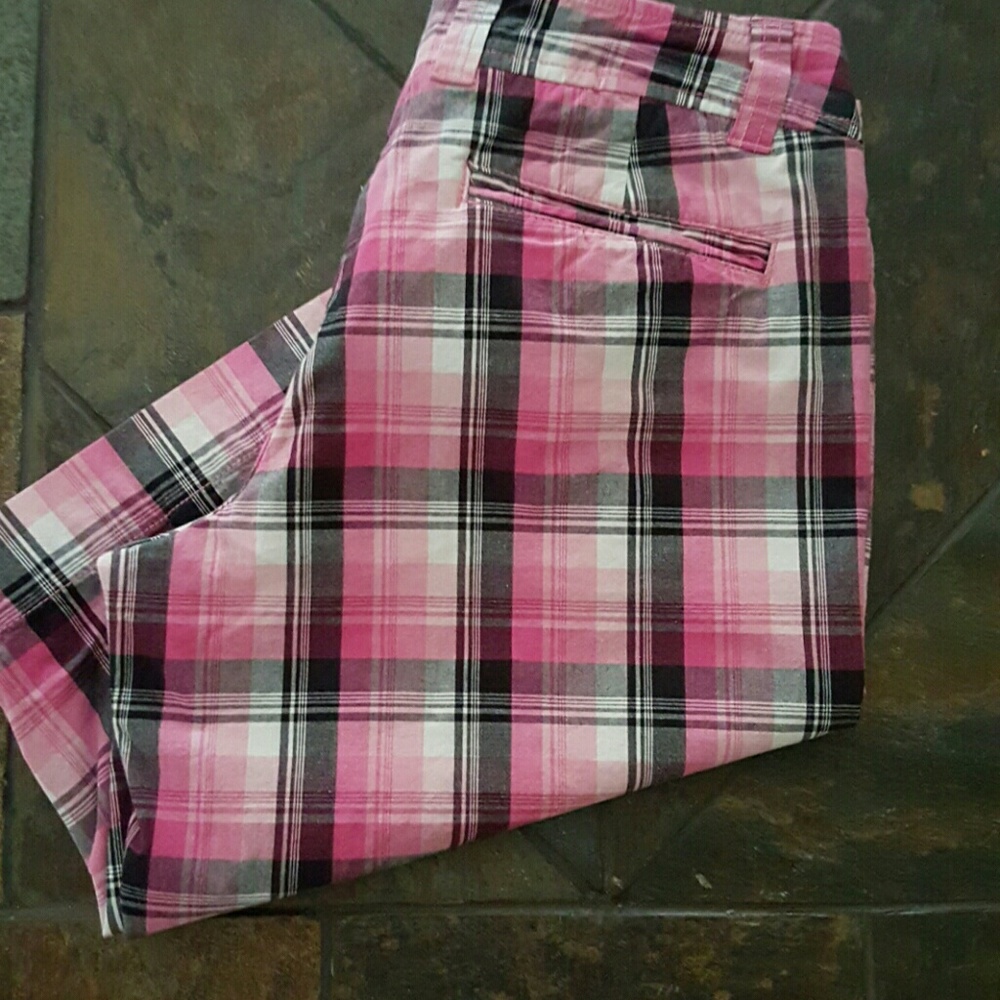 Ladies Shorts - Picture 3 of 3