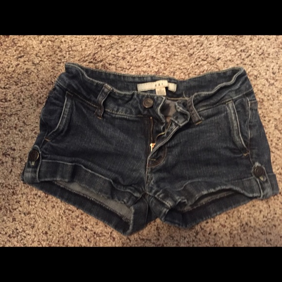 Denim shorts - Picture 1 of 3