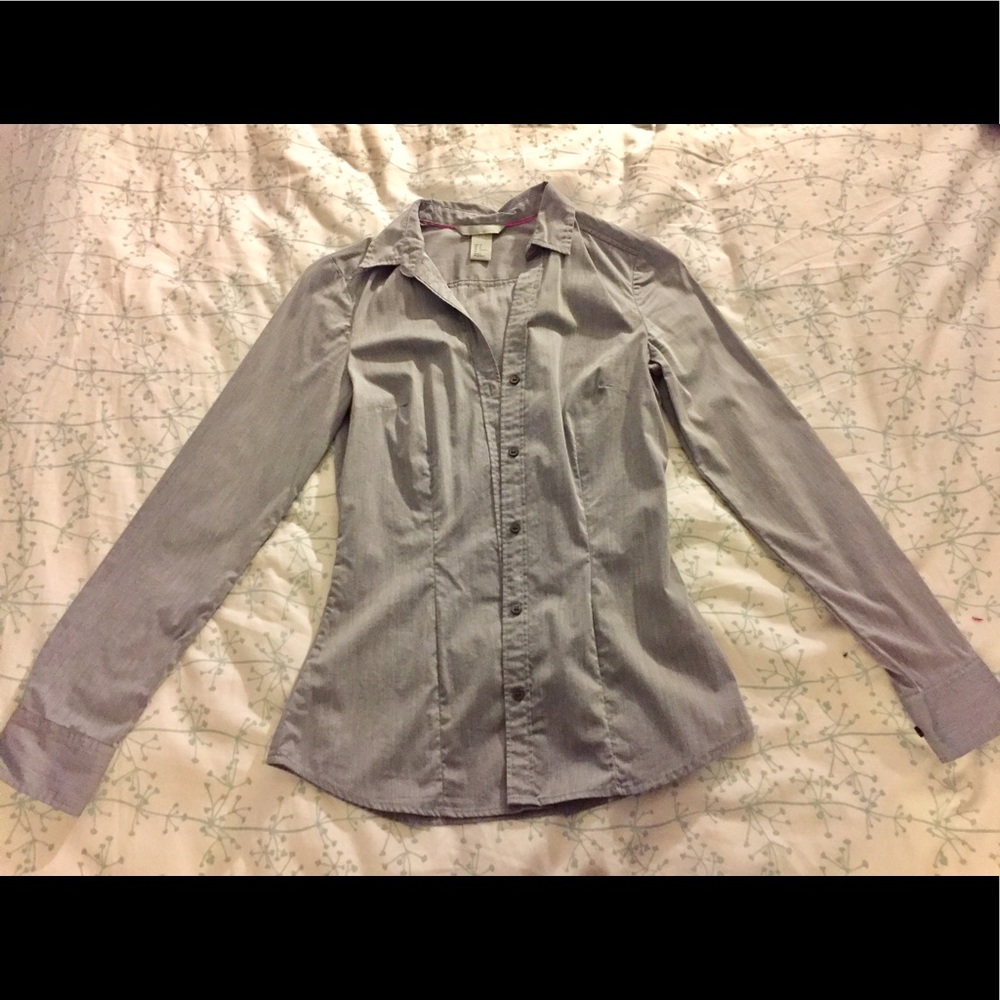 H&M Fitted Gray Button Up Shirt