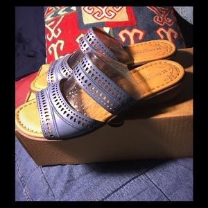 Brand new 9 Narrow Naturalizer sandals Reduced!