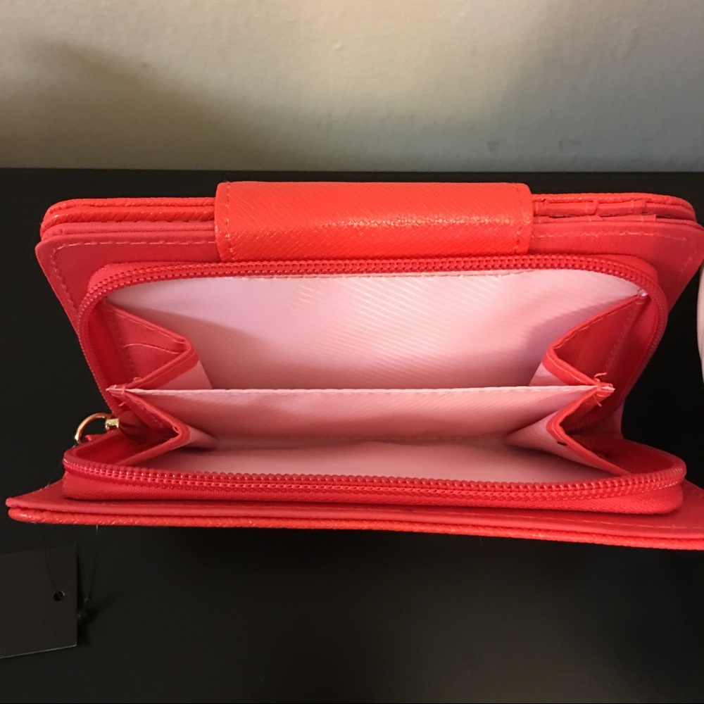 Tahari Wallet - Picture 3 of 6