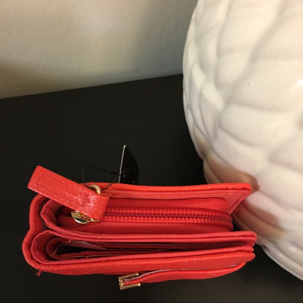 Tahari Wallet - Picture 5 of 6