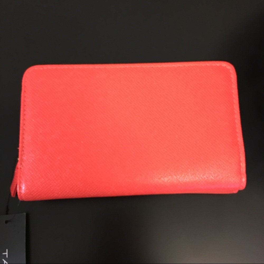 Tahari Wallet - Picture 6 of 6