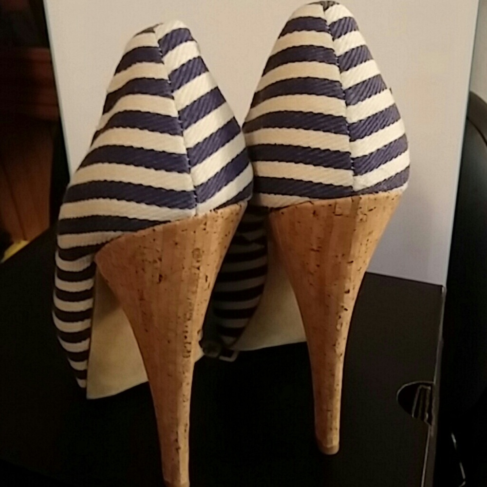 Strip Heels - Picture 3 of 4