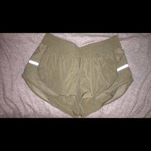 lululemon shorts size 6