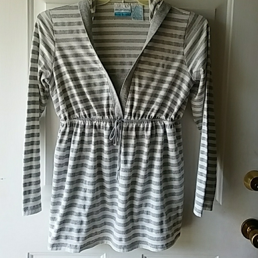 Maternity hooded long sleeve pull over size large
