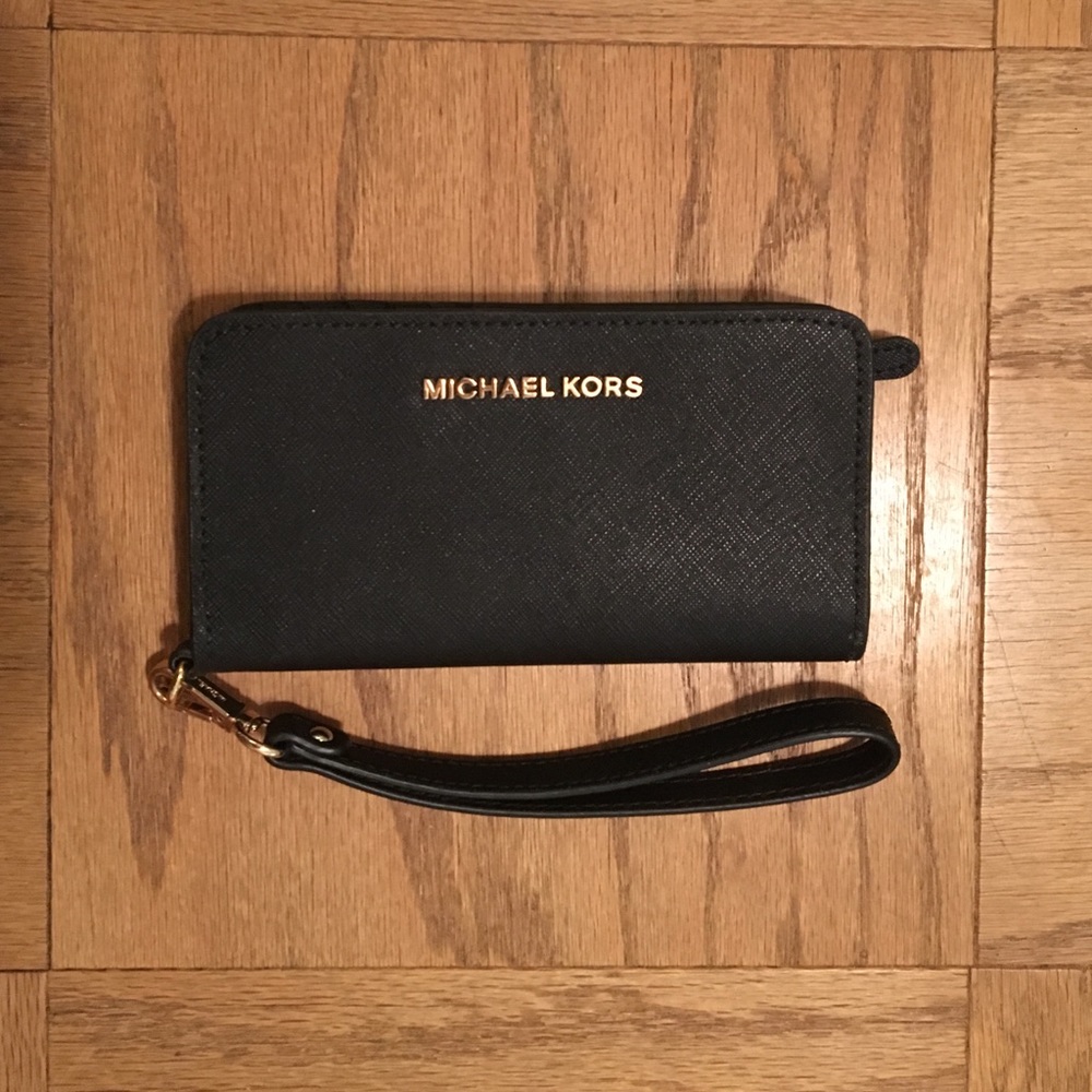 Michael Kors iPhone 6/6s wristlet