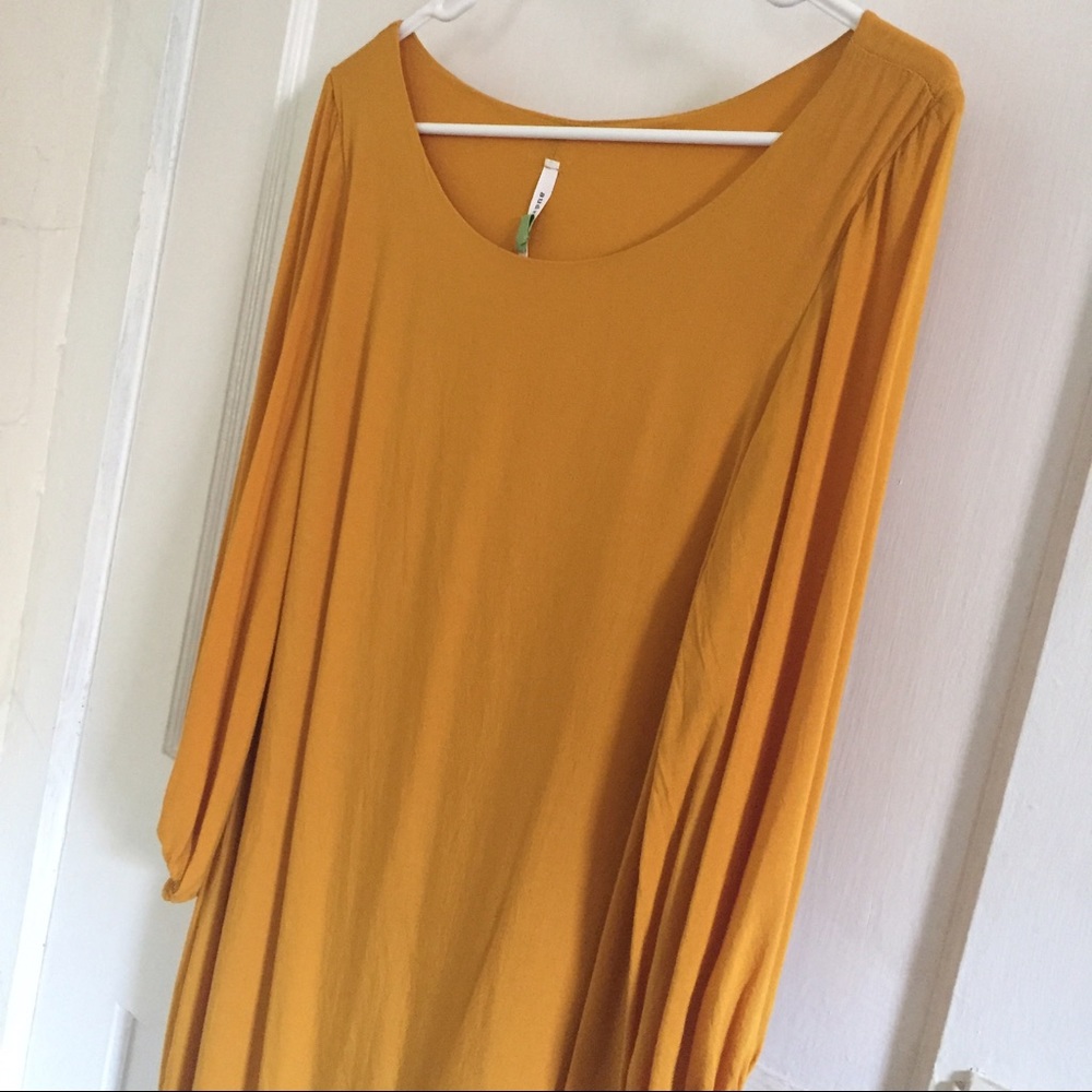 yellow dress