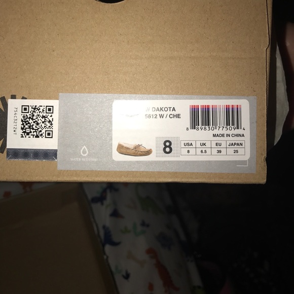 ❌SOLD❌NEW UGG Dakota - Picture 4 of 4