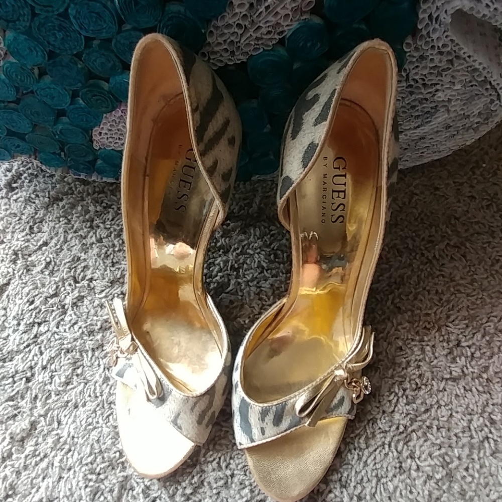 Guess - Picture 4 of 5