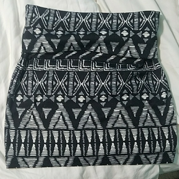 Aztec Miniskirt - Picture 2 of 4