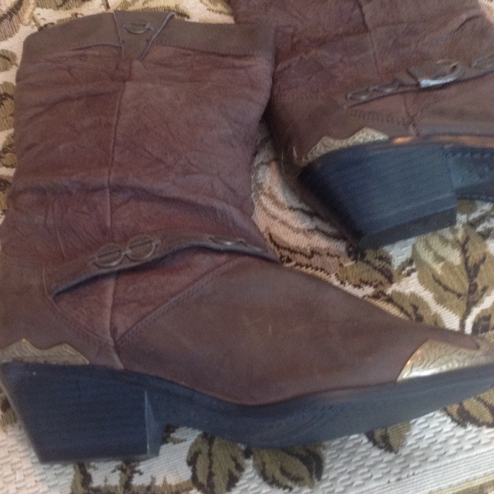 Clicks brown leather boots,