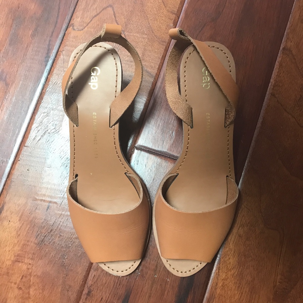 Gap leather slingback wedge 8