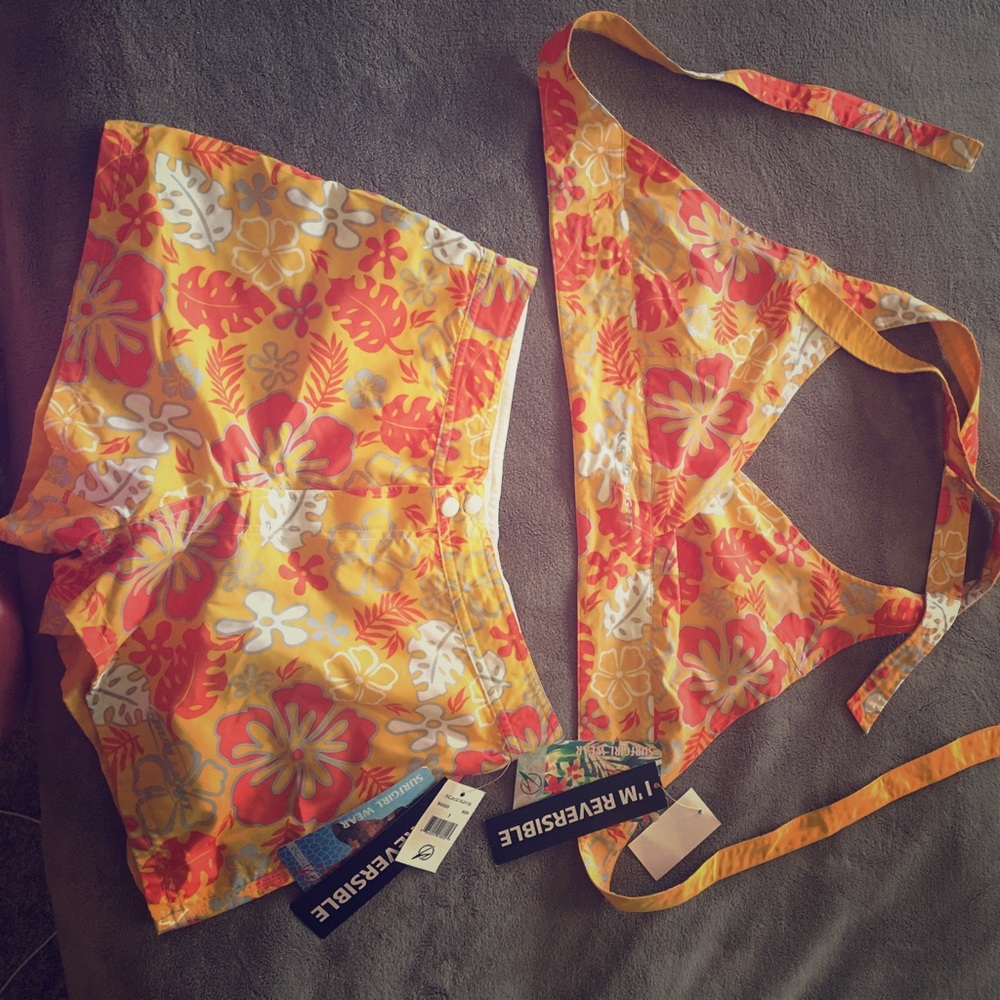 Reversible bathing suite