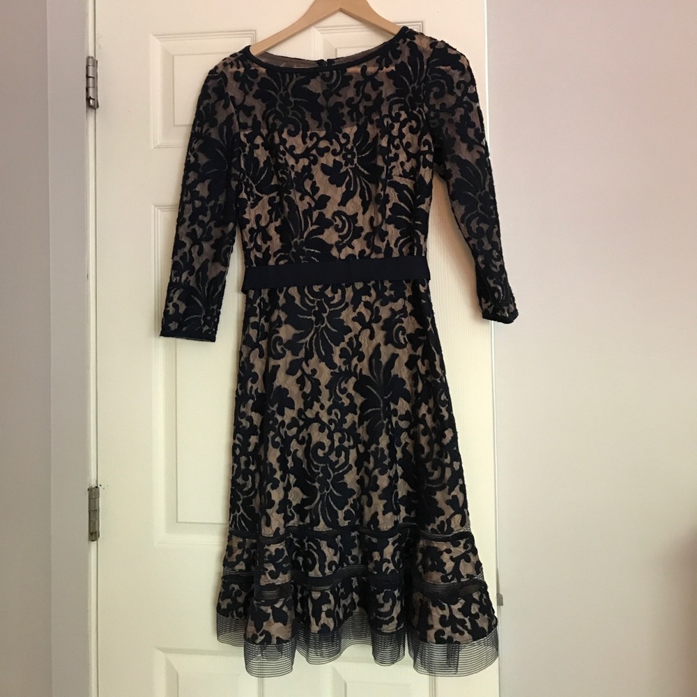Tadashi 3/4 sleeve navy lace dress size 6