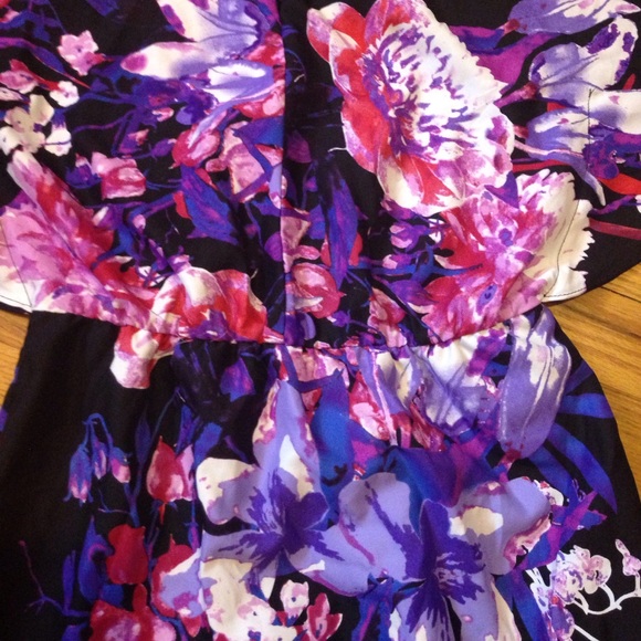 Beautiful cold shoulder dress - Picture 5 of 5