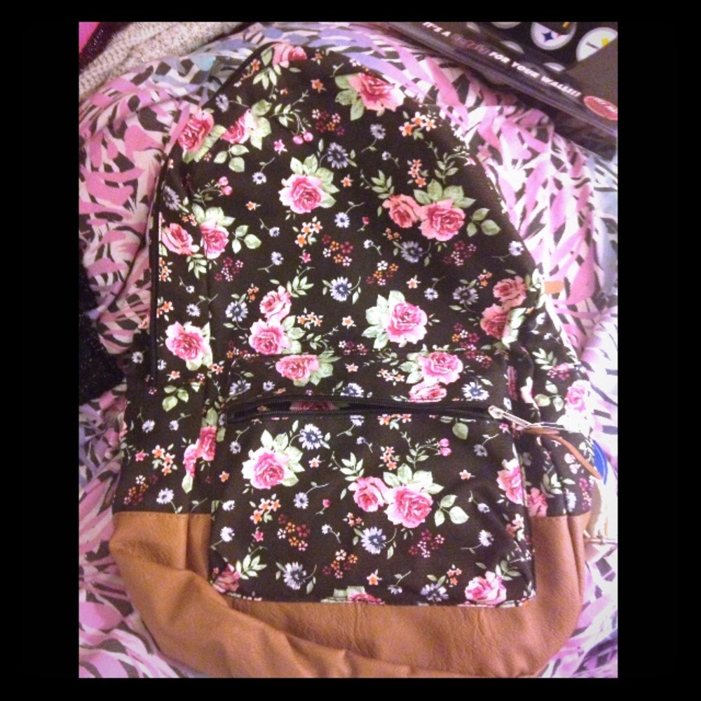 NWT cute floral backpack!