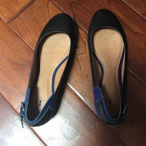 THE CUTEST black and blue flats 8m